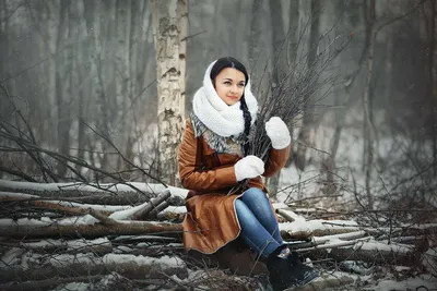 красивый пейзаж леса в холодный зимний день с покрытыми снегом деревьями  снегопад в лесу в латвии проселочная дорога покрытая снегом зима в лесу  Фото Фон И картинка для бесплатной загрузки - Pngtree