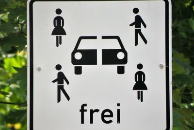 Новый дорожный знак в Германии, который вызывает путаницу