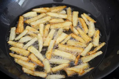 Картошка фри на сковороде в домашних условиях рецепт фото пошагово и видео  - 1000.menu