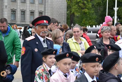 В Запорожской области «Единая Россия» и казаки поздравили детей в День  добровольца