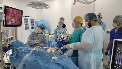 Уставший врач хирург после тяжёлой…» — создано в Шедевруме