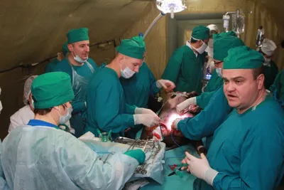 врач делает операцию операционная хирургия хирургический свет PNG ,  сообщество помощников клипарт, два доктора делают операцию, операция PNG  картинки и пнг PSD рисунок для бесплатной загрузки