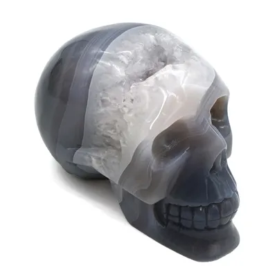 Хрустальные черепа: фото с разными световыми эффектами
