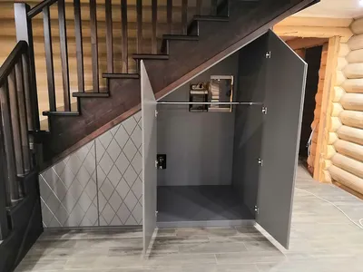 Кладовка под лестницей в частном доме фото фотографии