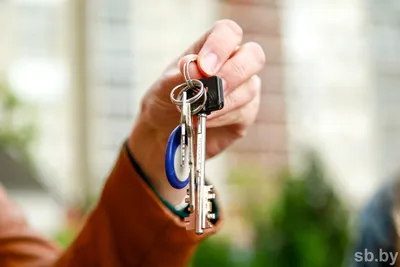 Брелок для ключей от квартиры или дома с номером телефона - Купить подарки  с гравировкой с доставкой в Моcкве +7(495)142-20-81