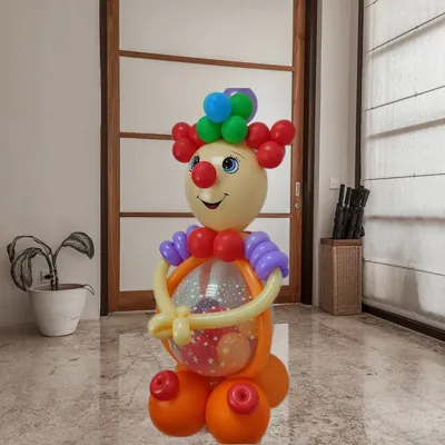 Улыбающийся клоун из шаров