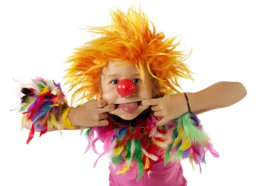 Клоун с цветными шарами: скачать картинку