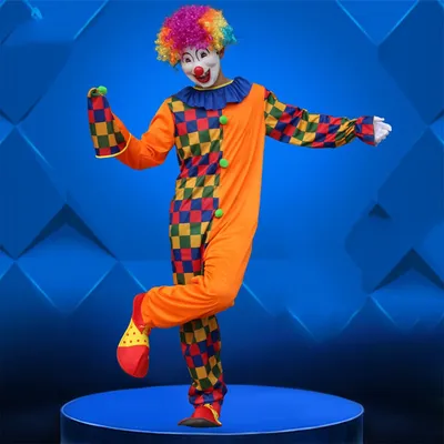 Клоун в костюме на красивой фотографии: доступно для скачивания в PNG