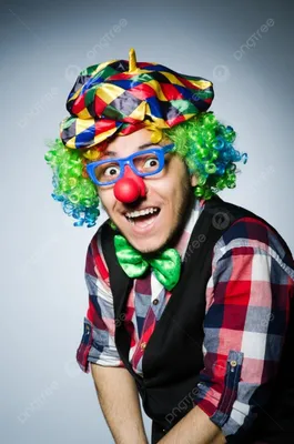 Клоун в костюме на фотокарточке высокого качества: изображение в формате JPG