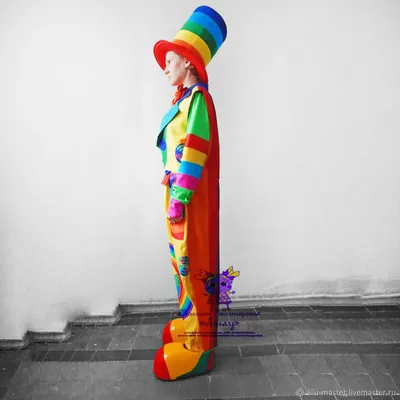 Клоун в костюме для выступления