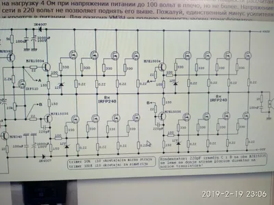 Клоуны на фоне неба: фотография в формате PNG