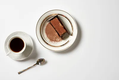 Чашечка кофе и маленькое пирожное , …» — создано в Шедевруме
