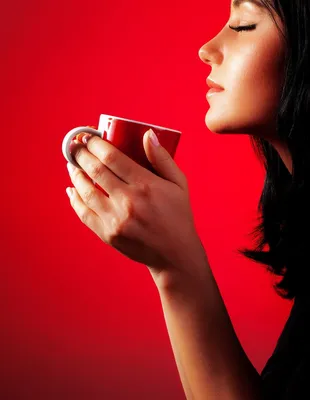 Зерна кофе в руках - Кофе и чай - Фото галерея - Галерейка