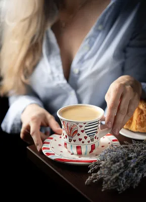 Фото Девушка с чашкой кофе в руках, by krysdecker