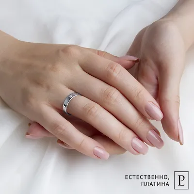 Изображения кольца на руке: розовое золото