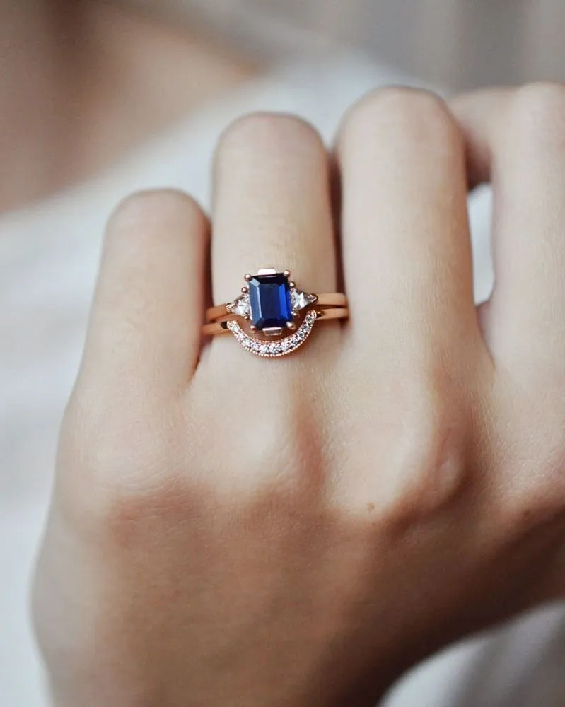 кольцо с синим сапфиром