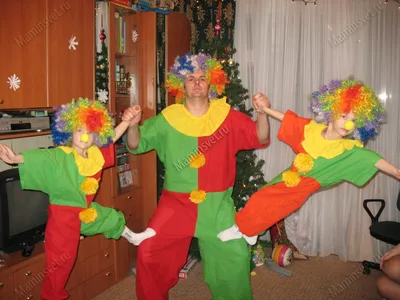 Изображение костюма клоуна: забавный костюм для выступления на сцене
