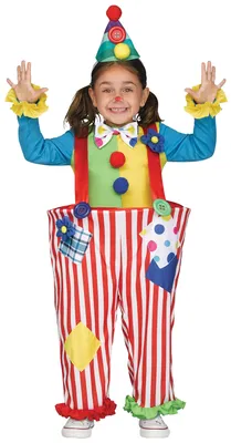 Клоун в ярком наряде на фоне циркового шатра