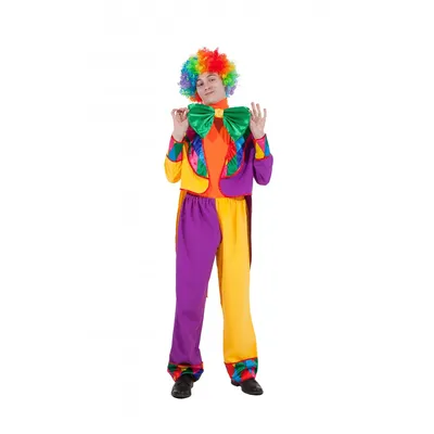 Клоун в костюме на фоне яркой гирлянды