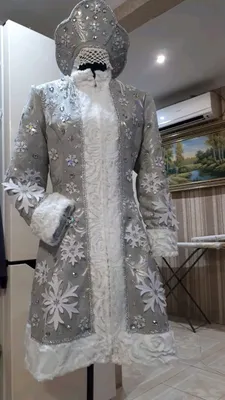 Новогодний костюм Снегурочки с кринолином украшенный голубой - Сударушка