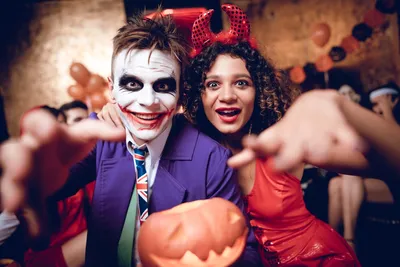 10+ крутых костюмов для пар, готовых безумно повеселиться в Хеллоуин
