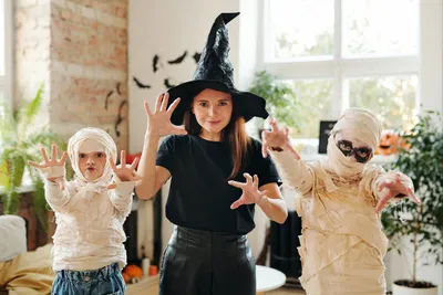Хэллоуин дома: как украсить комнаты и сделать поделки своими руками