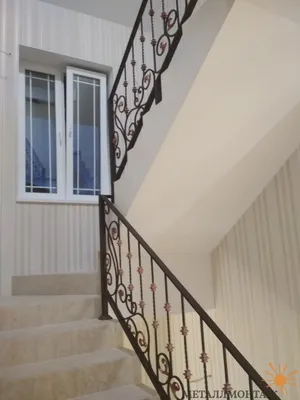 Кованые перила на лестнице внутри дома – Металлмонтаж