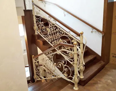 Кованые перила на лестницу внутри дома в Челябинске кованое изделие купить
