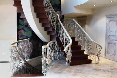 Как выбрать кованые перила для лестницы в доме? - КОВКАСТРОЙ