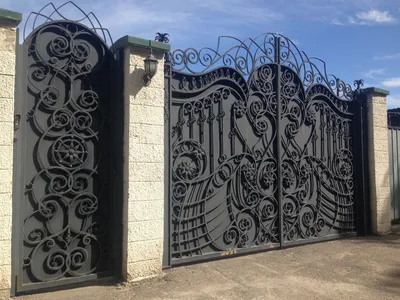 Обои с коваными воротами: создание элегантного интерьера