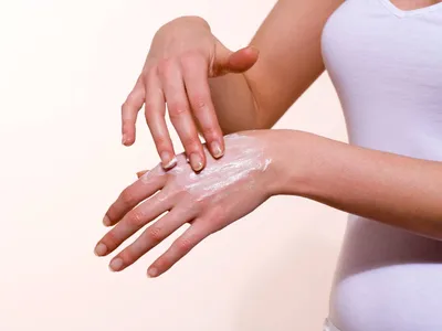 Фотография рук с проблемной кожей: увеличенный размер