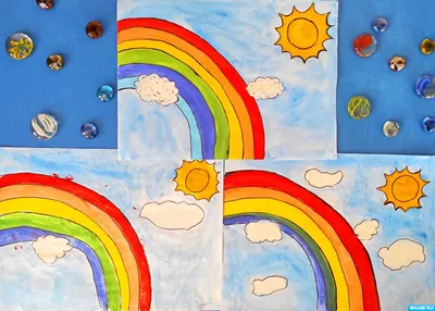 Красочная красивая радуга между 2 улыбаясь облаками после дождя. Забавные  персонажи детей со счастливыми лицами изолированными на Иллюстрация вектора  - иллюстрации насчитывающей мило, икона: 210955253