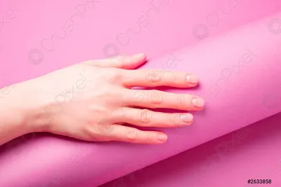 Изображение женской руки для скачивания