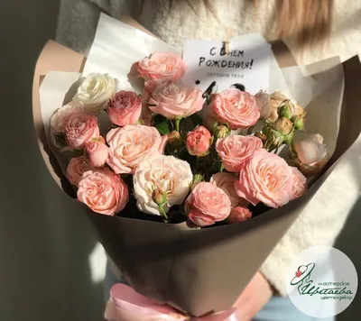 Красивый букет роз маме с нежным бомбастиком купить с доставкой по Томску:  цена, фото, отзывы