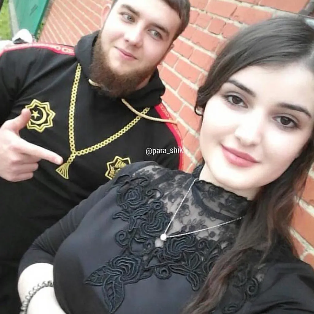 Русско чеченские девушки. Красивые чеченские пары. Чеченские девушки и парни. Красивые чеченскиетпары. Чеченец и чеченка.