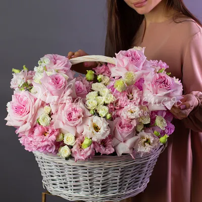 Фото девушек на аватарку с цветами (40 фото)