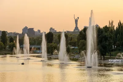 В Киеве не скучно - ОТКРЫТЫЕ КРЫШИ КИЕВА :) Романтика, адреналин, красивые  виды... Мы нашли несколько мест, где можно забраться на крышу и увидеть  городские пейзажи в новом ракурсе. 📌Смотровая площадка ЖК «