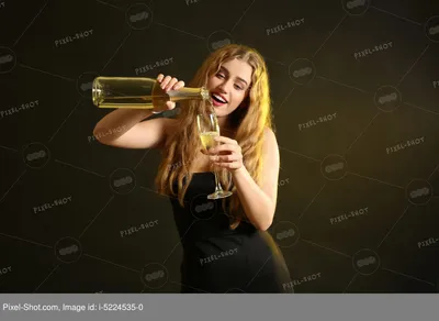 Устрицы и бокал с шампанским …» — создано в Шедевруме