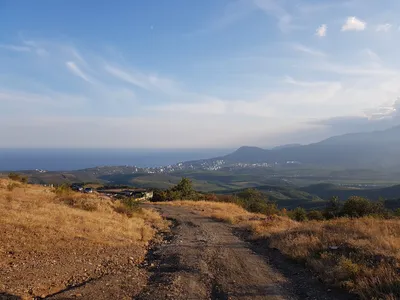 Село в горах с шикарным видом на море и Алушту. Места из известного фильма  притягивают как магнитом. Дом по цене квартиры. | Добрый Крым. | Дзен