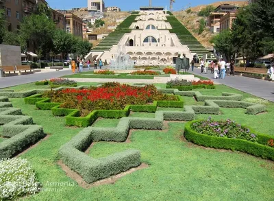 Файл:Overdone house in Yerevan.jpg — Википедия