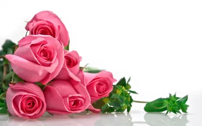 Розы на столе - Красивые картинки обоев для рабочего стола