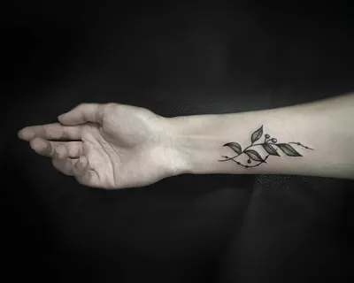Фотографии татуировок на руке для девушек