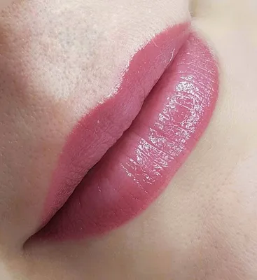 Фото татуажа губ с нанесением рубинового цвета