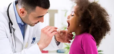 Красное горло: причины, диагностика и лечение у детей и взрослых
