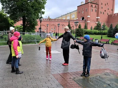 Сквозь века вокруг Кремля: экскурсия в мини-группе для детей и взрослых 🧭  цена экскурсии 1200 руб., 6 отзывов, расписание экскурсий в Москве