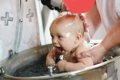 Как проходит таинство Крещения. Что нужно для крещения ребенка? Как долго  длится обряд крещения