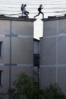 Крыша вспыхнула, шифер загремел»: двое детей подожгли дом соседей в  Удмуртии | udm-info.ru | Дзен