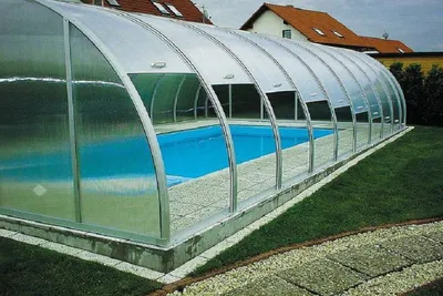 Частный бассейн 25 метров и джакузи с автоматическим покрытием для бассейна