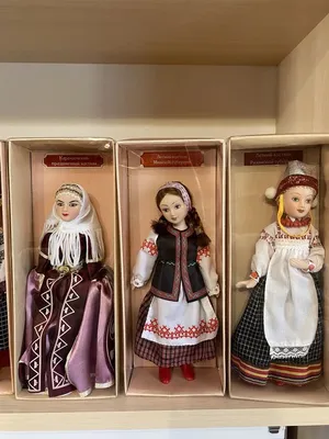 Куклы в народных костюмах, фарфоровые: 600 грн. - Коллекционирование Сумы  на Olx