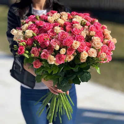 1️⃣ Букет из 10 кустовых роз – заказать с доставкой в Алматы